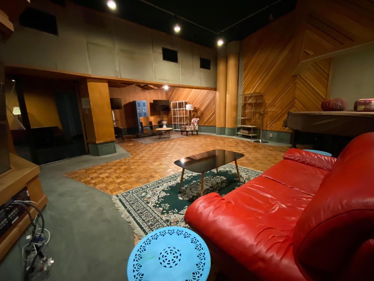 STUDIO B LIVE ROOM